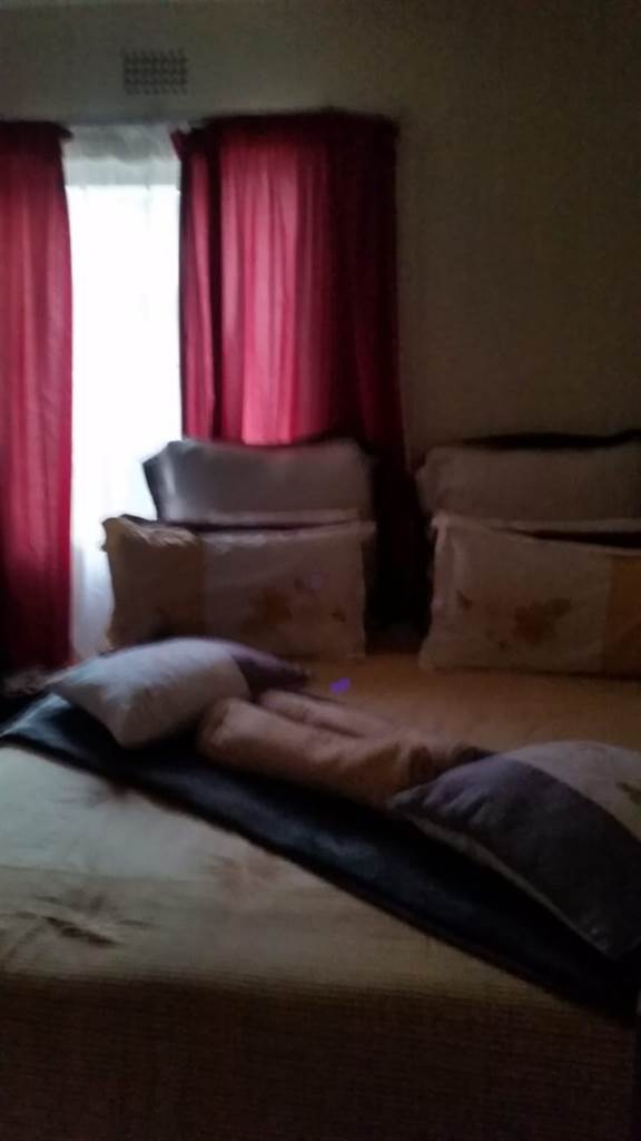3 Bed Apartment in Brackenham photo number 2