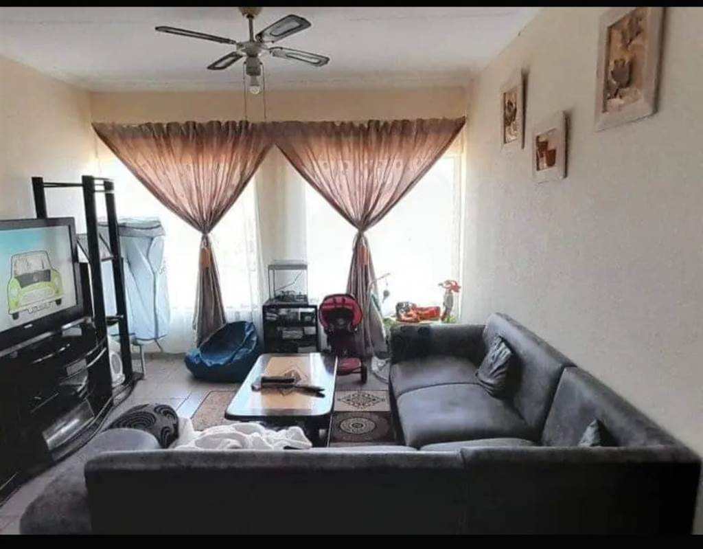 1 Bed Apartment in Brakpan Central photo number 6