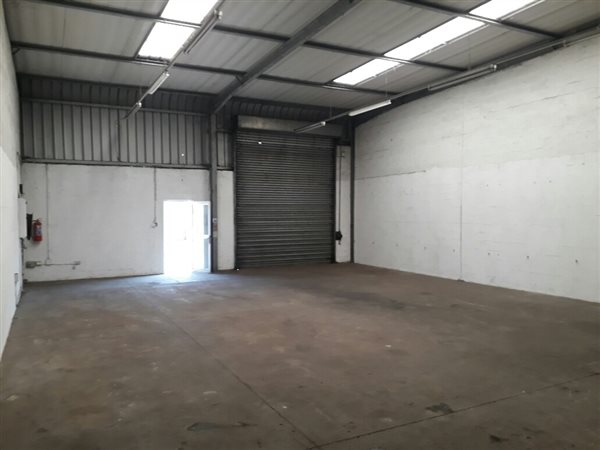 148  m² Industrial space in Alton
