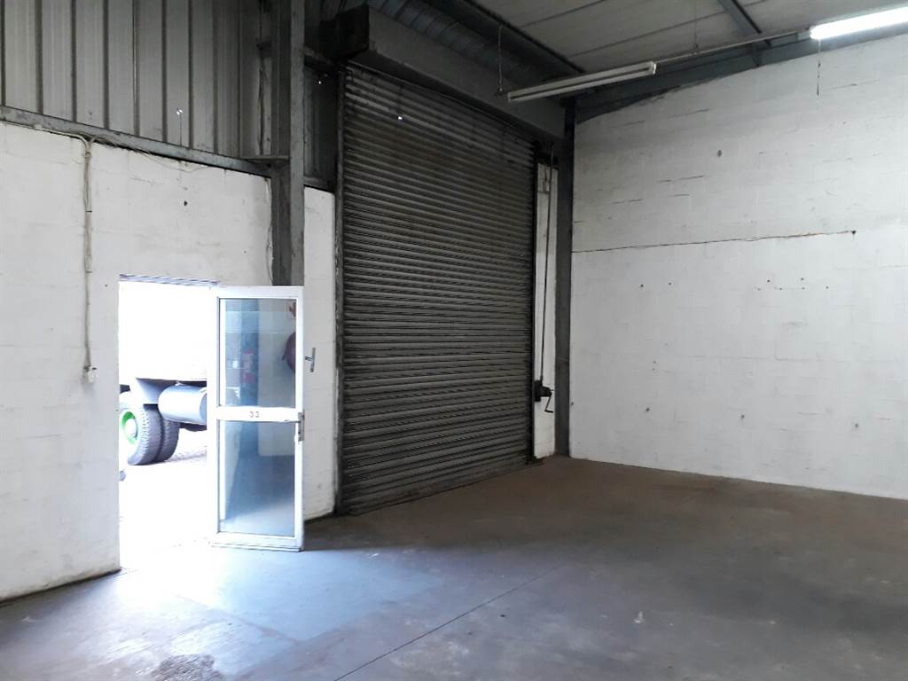 148  m² Industrial space in Alton photo number 4