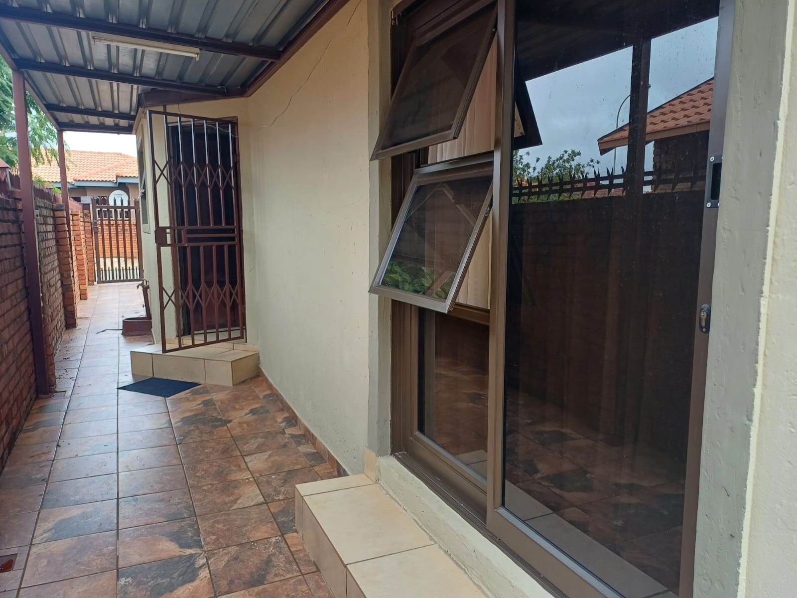 2 Bed House in Moretele View photo number 4