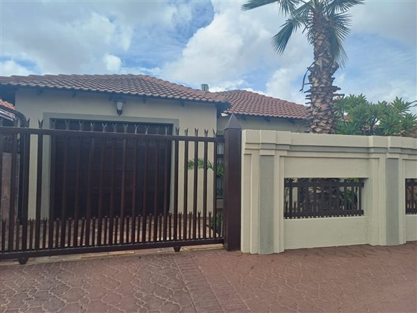 2 Bed House in Moretele View