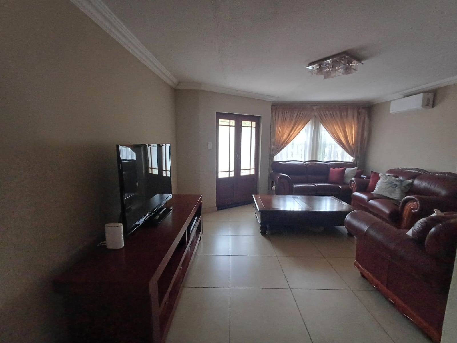 2 Bed House in Moretele View photo number 10