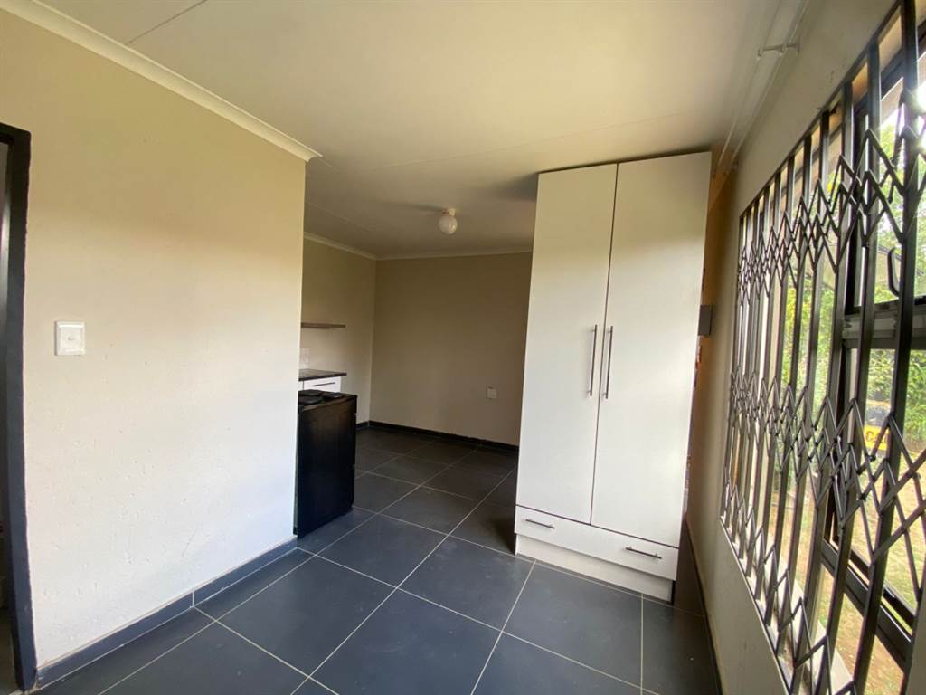 1 Bed Apartment in Crystal Park photo number 4