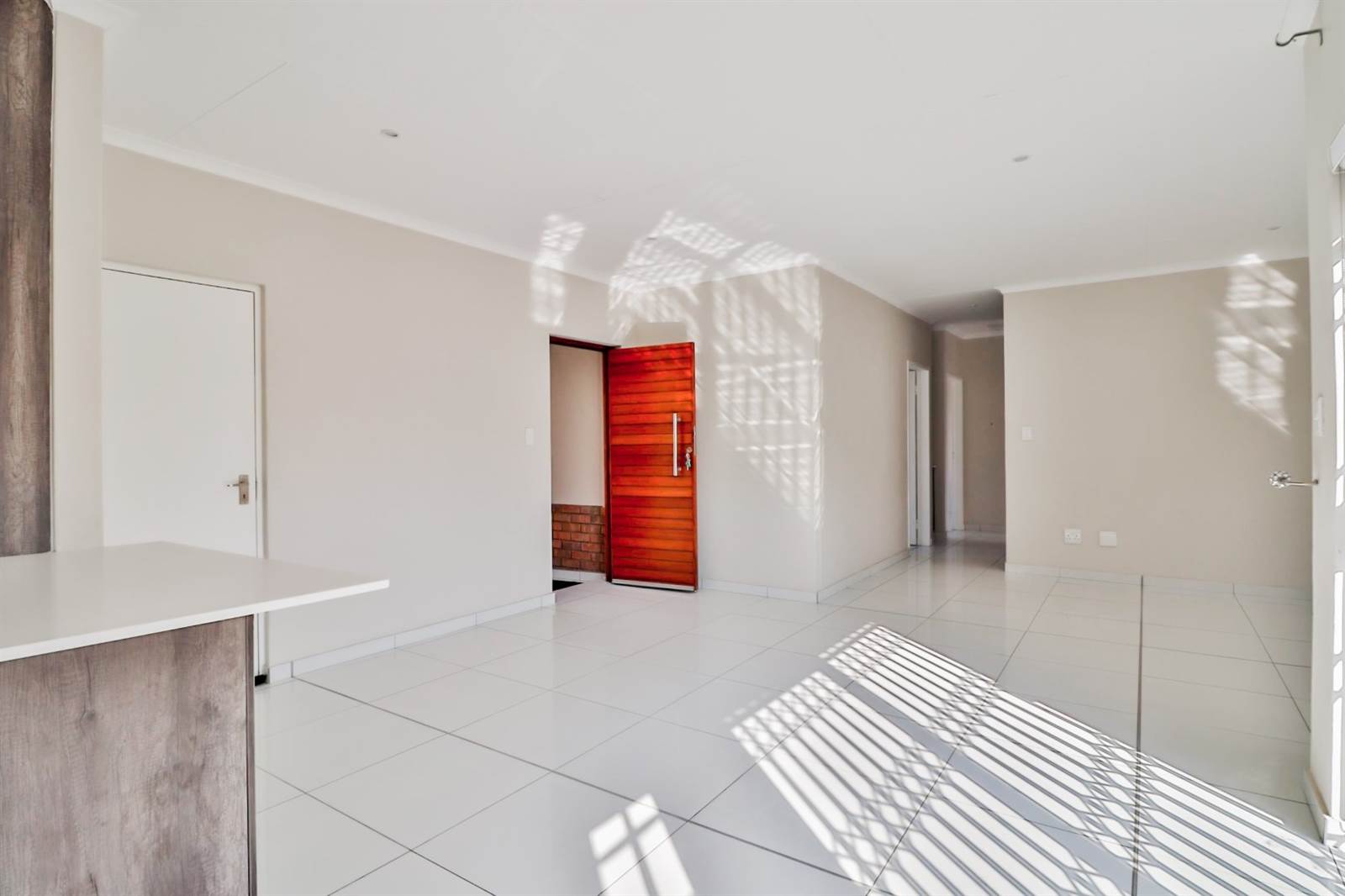 3 Bed House in Waterkloof East photo number 8