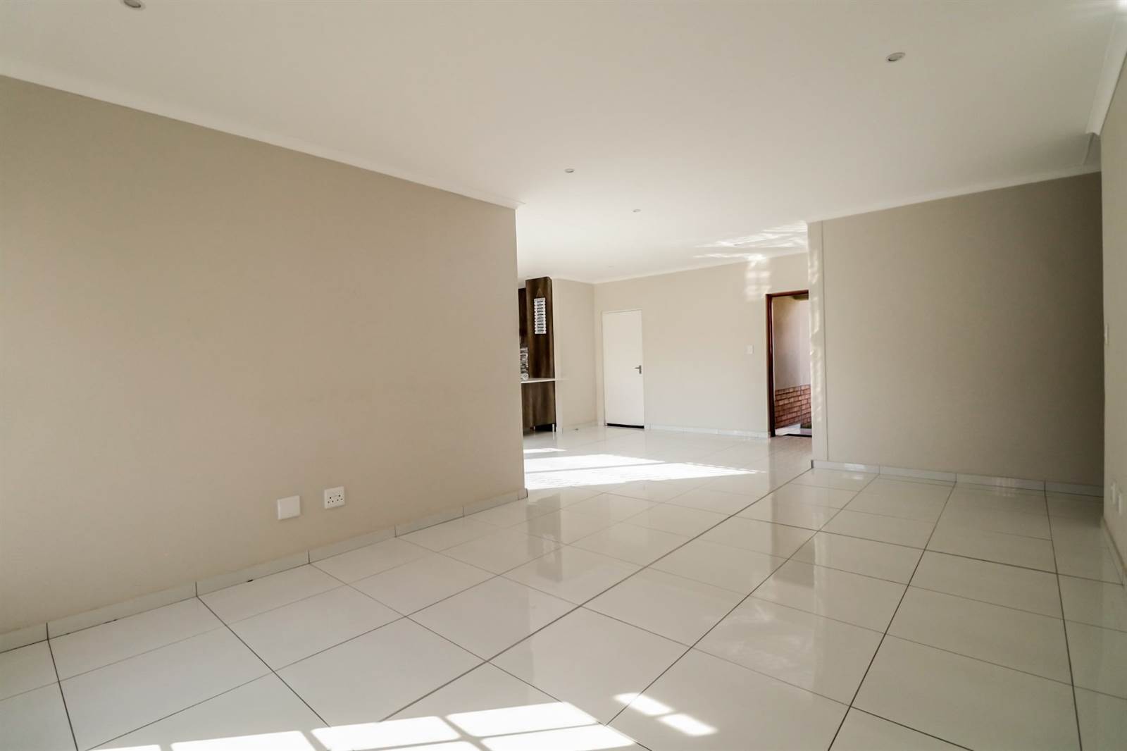 3 Bed House in Waterkloof East photo number 10
