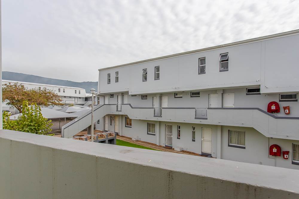 1 Bed Apartment in Northern Paarl photo number 21