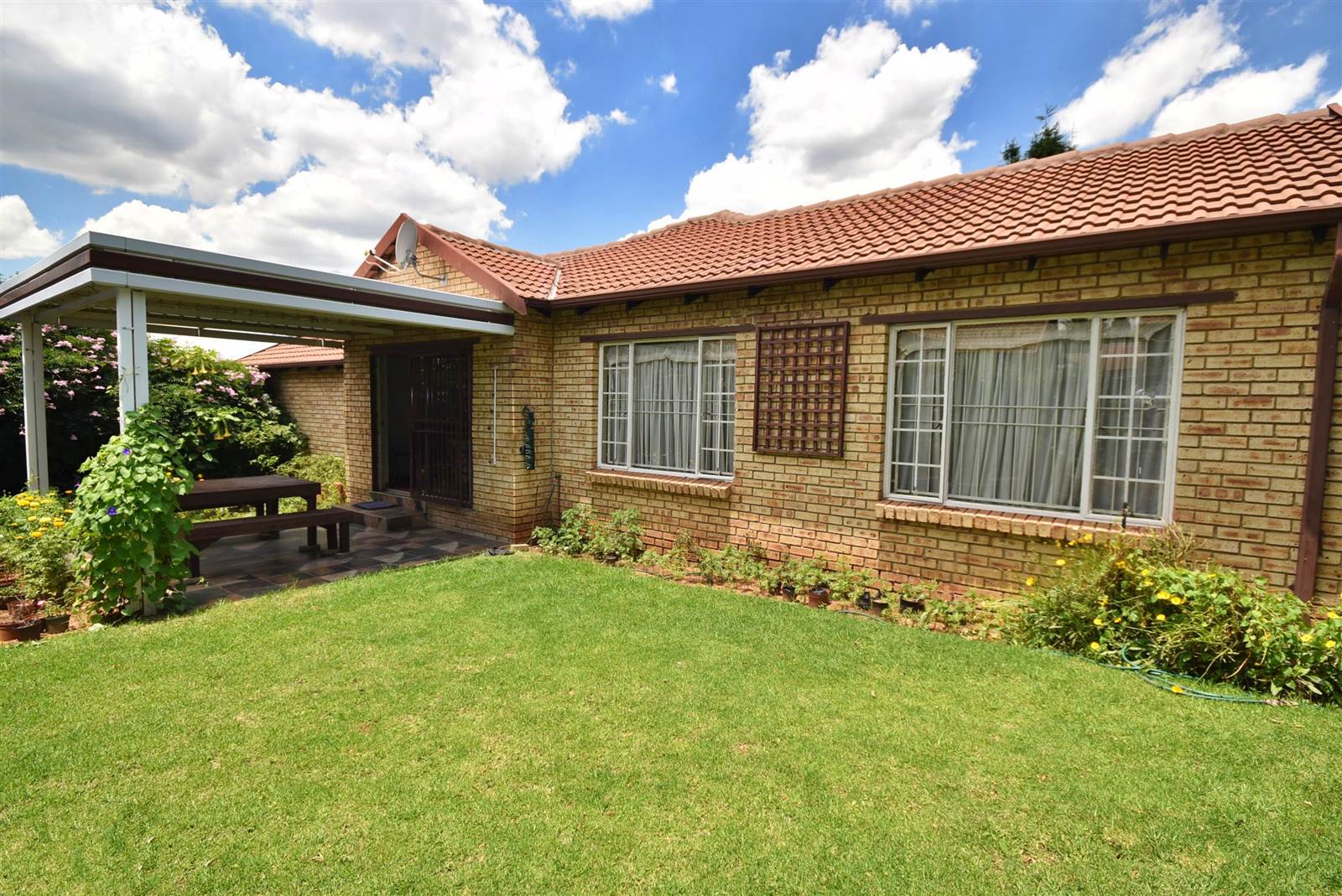3 Bed Townhouse in Olivedale photo number 1
