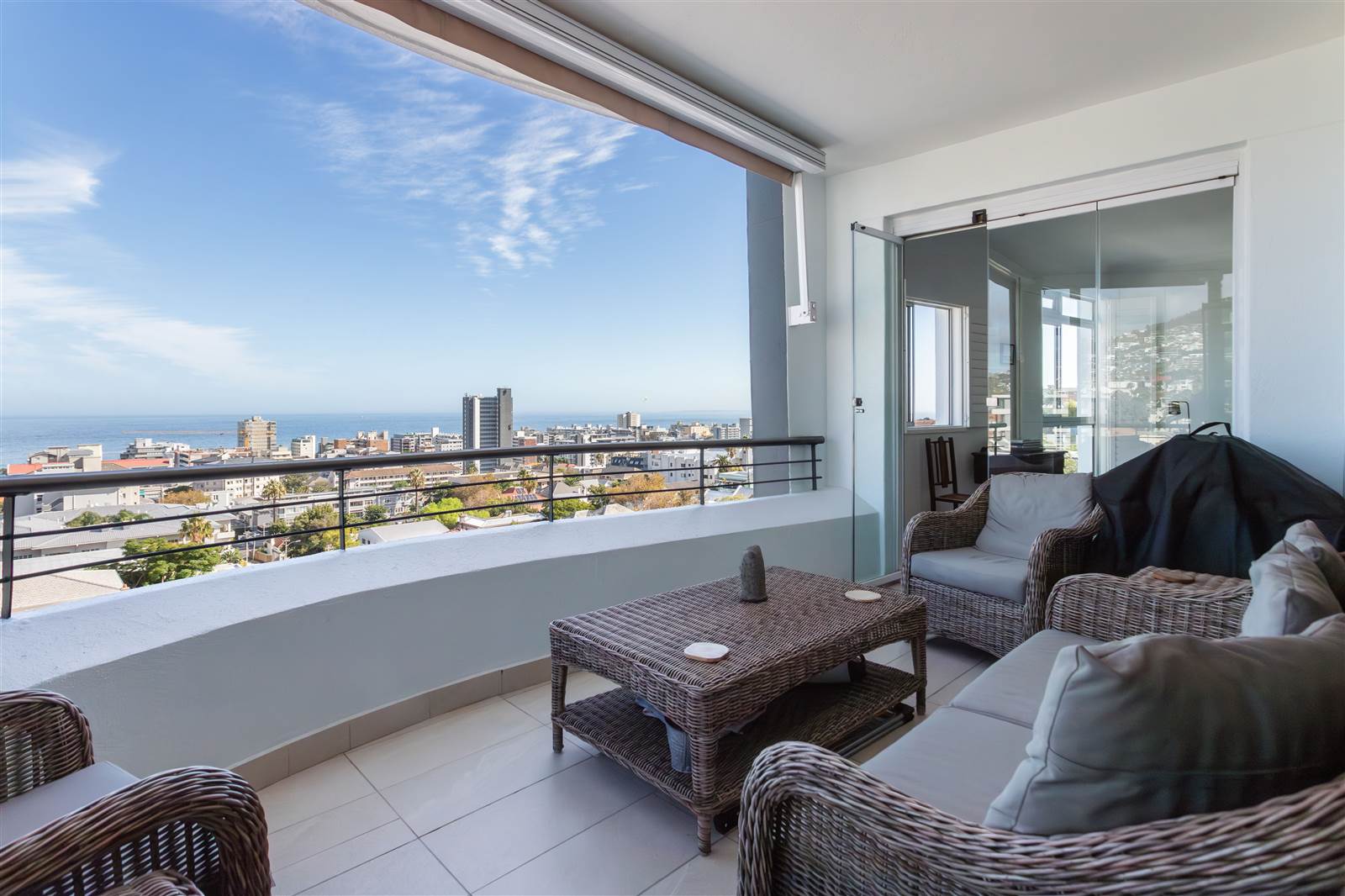 2 Bed Apartment in Sea Point photo number 7