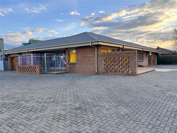 320 m² Commercial space 320 m² Commercial space