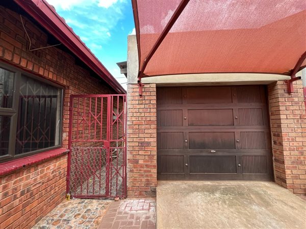 3 Bed House in Retswelele