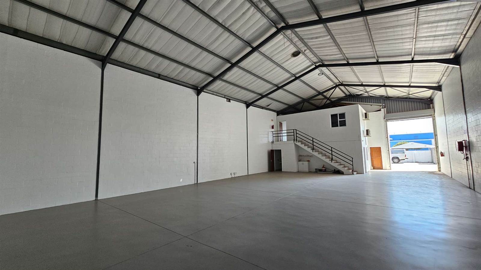 370  m² Industrial space in Parow photo number 3