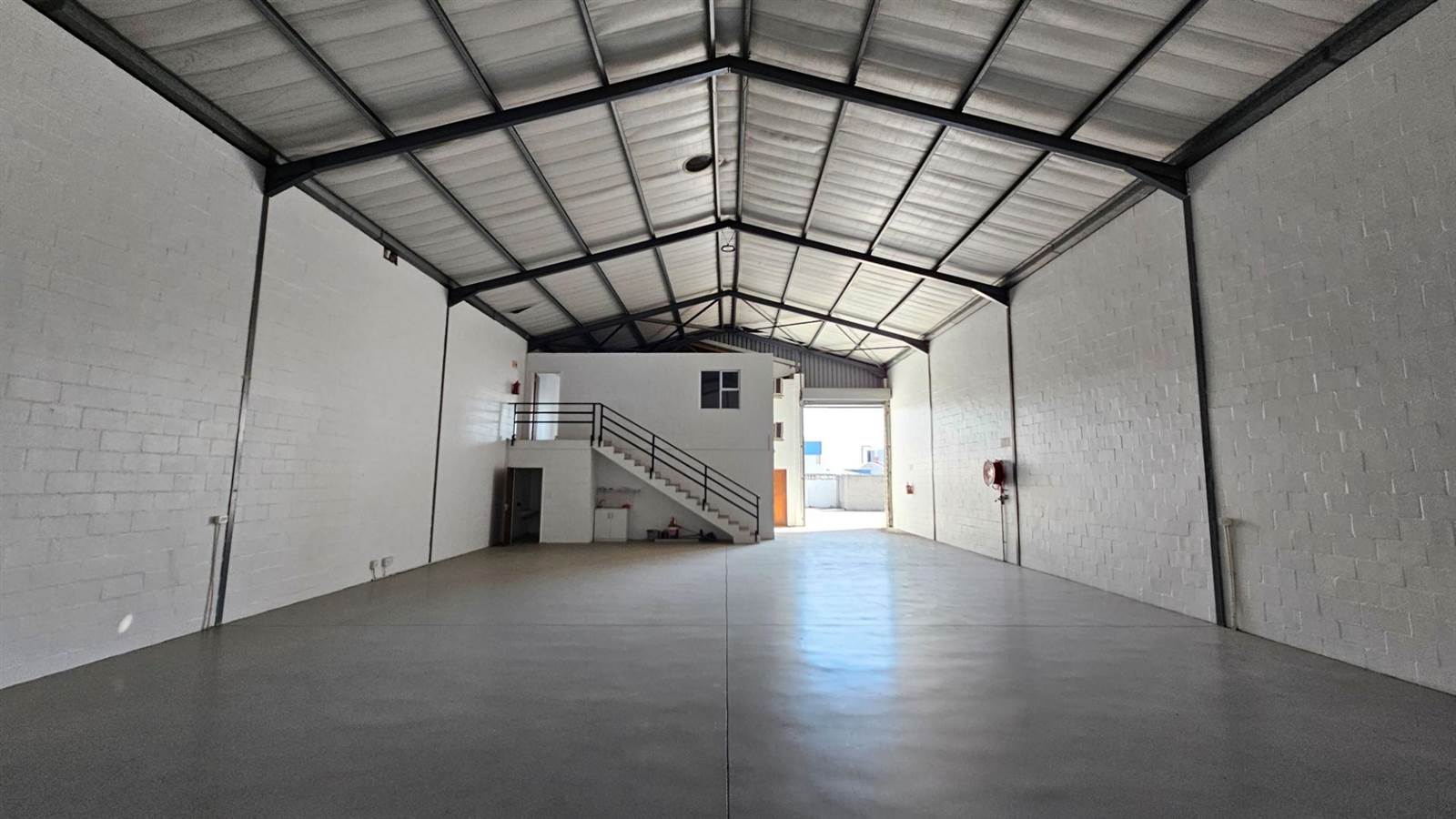 370  m² Industrial space in Parow photo number 5