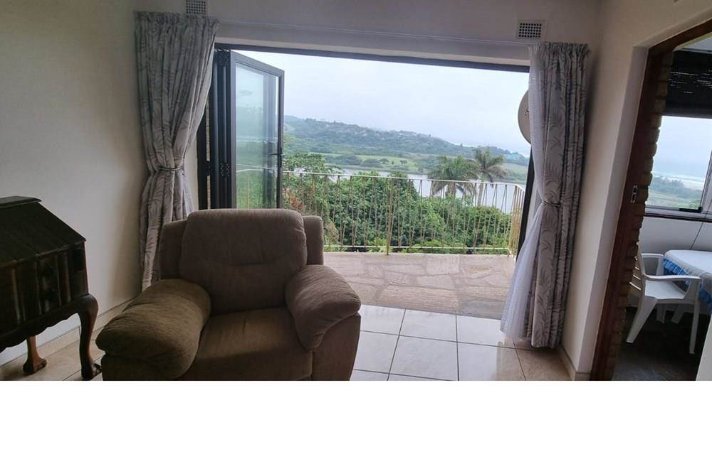 2 Bed Apartment in Illovo Beach photo number 16