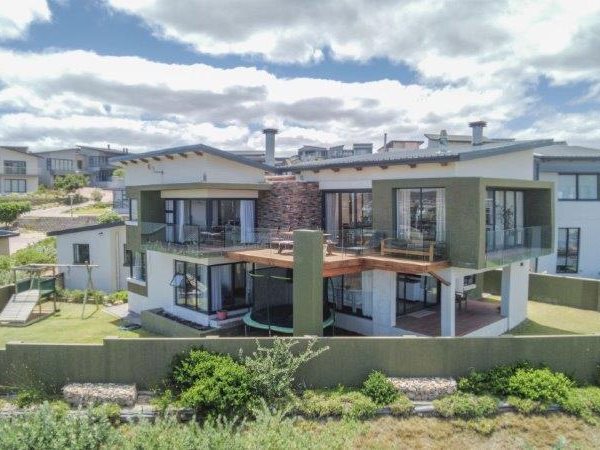 4 Bedroom House 4 Bedroom House
