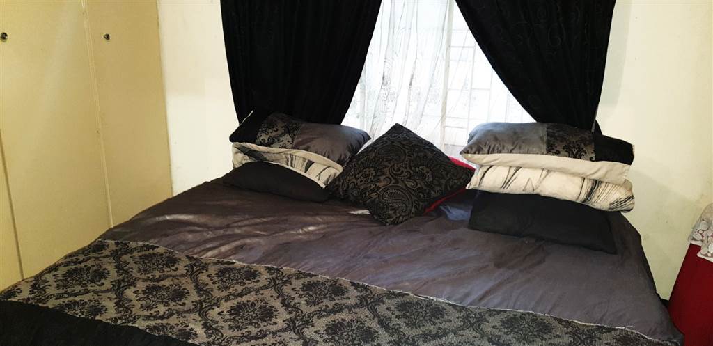 1 Bed House in Rustenburg Central photo number 6