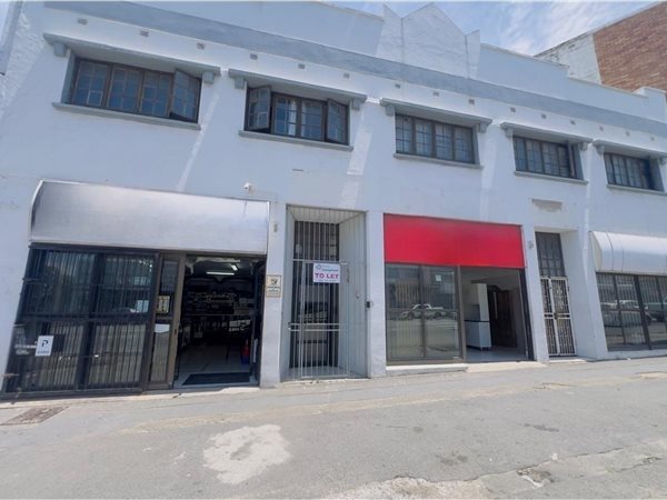 738  m² Commercial space