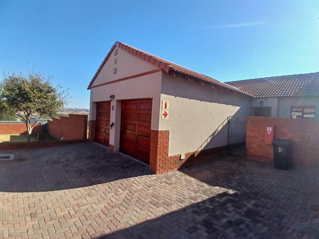 2 Bed Simplex for sale in Rietvlei Ridge Country Estate | Z48566 ...