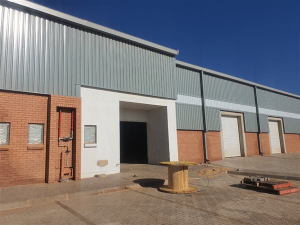 676  m² Industrial space