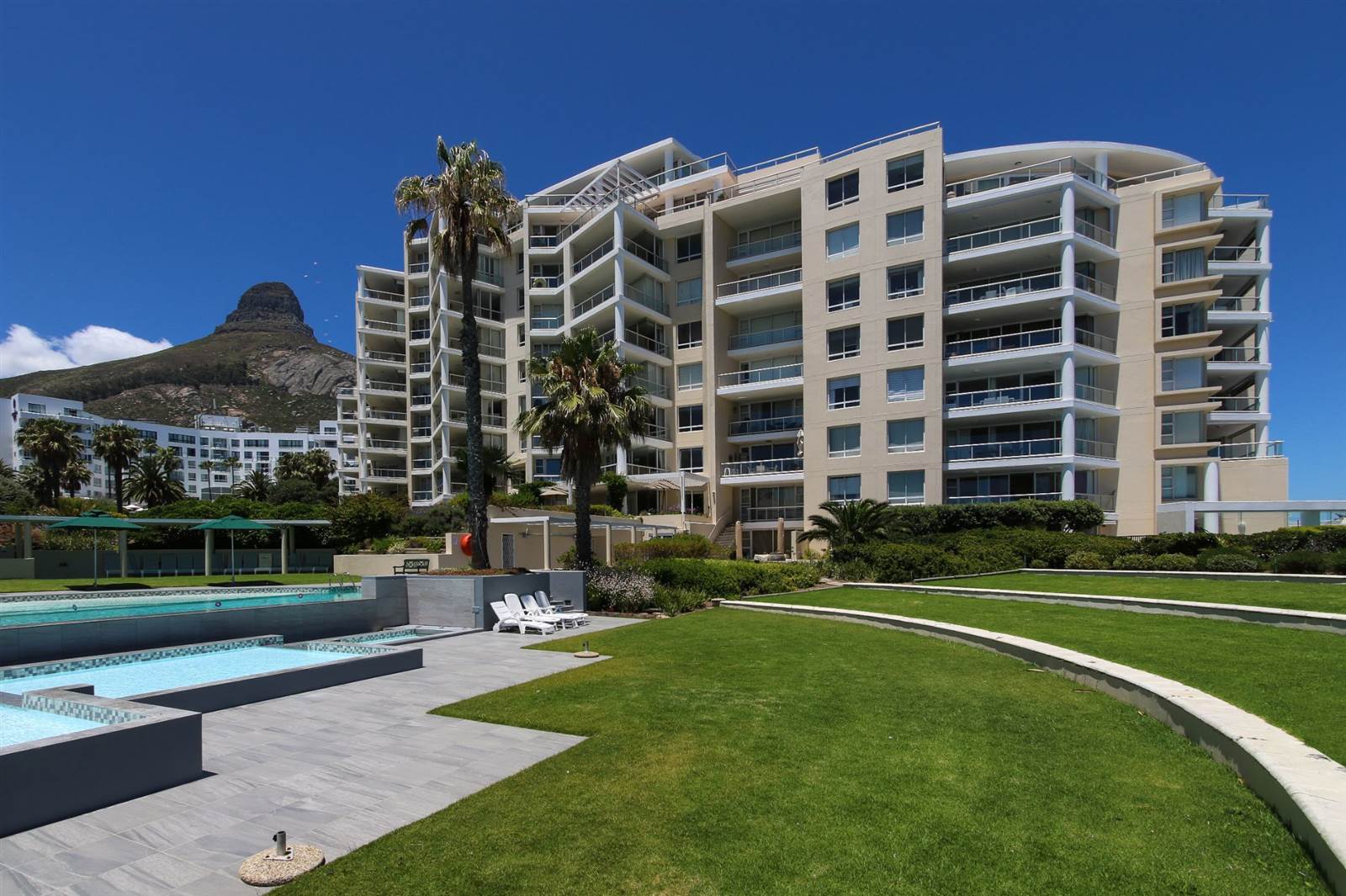 3 Bed Apartment in Bantry Bay photo number 1