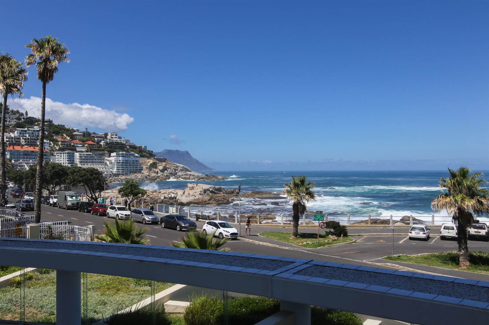 3 Bed Apartment in Bantry Bay photo number 4