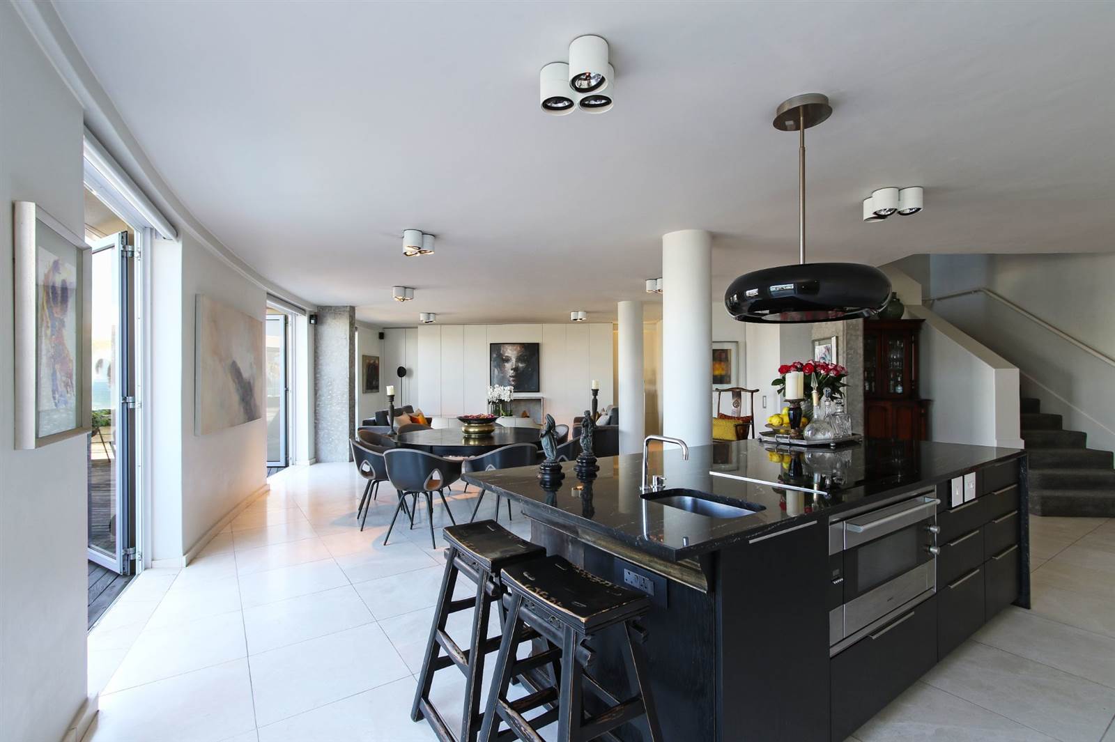 3 Bed Apartment in Bantry Bay photo number 8