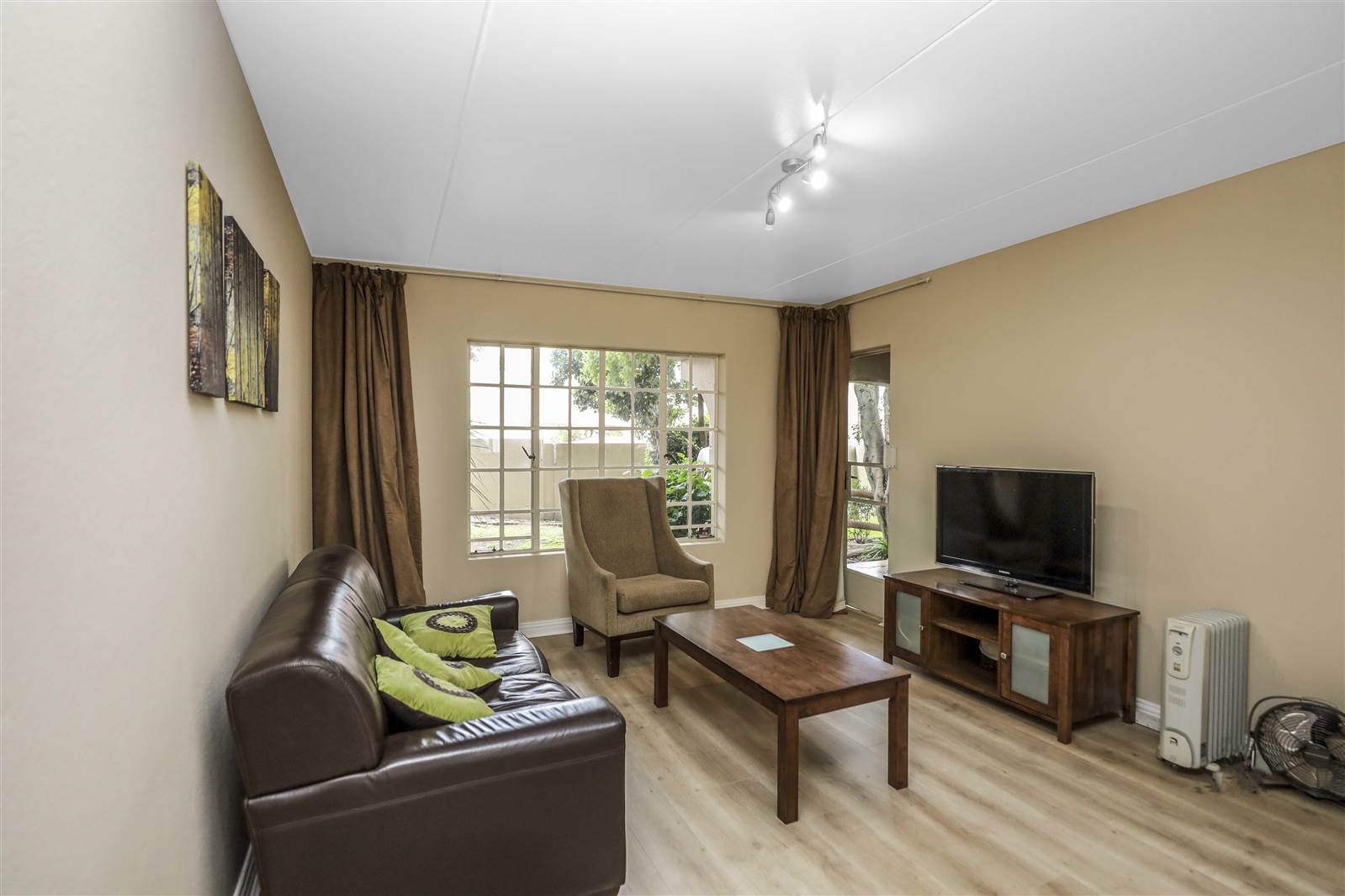 1 Bed Apartment in Morningside photo number 3