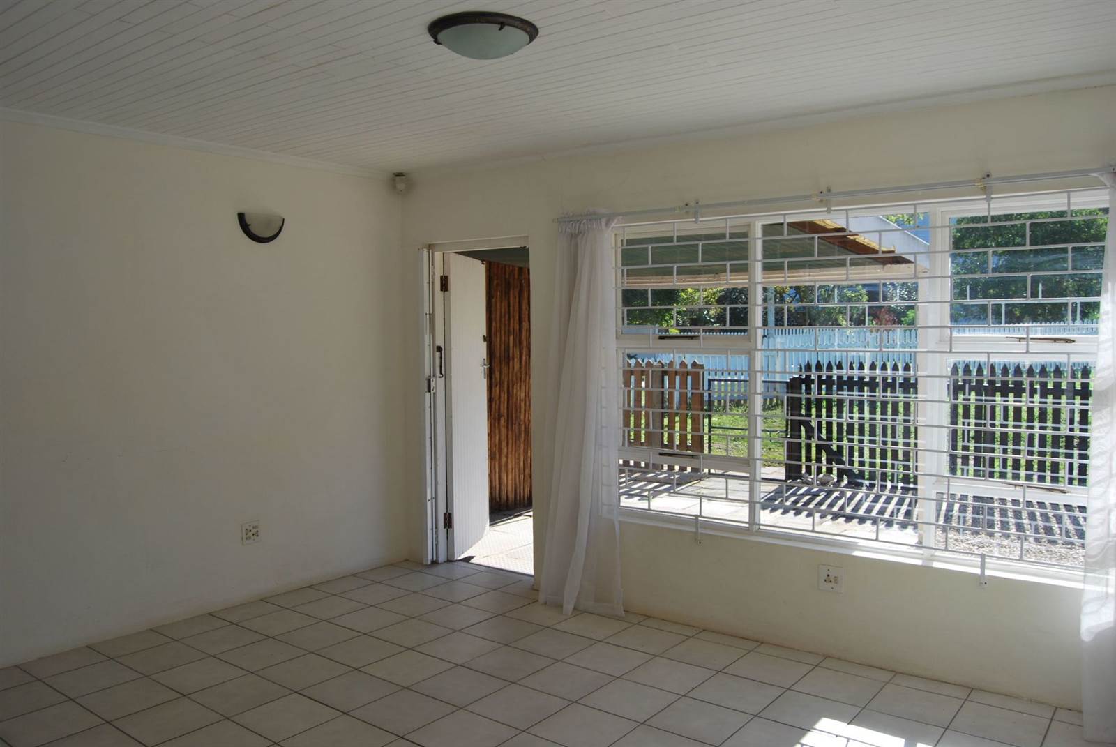 3 Bed House in Knysna Central photo number 4