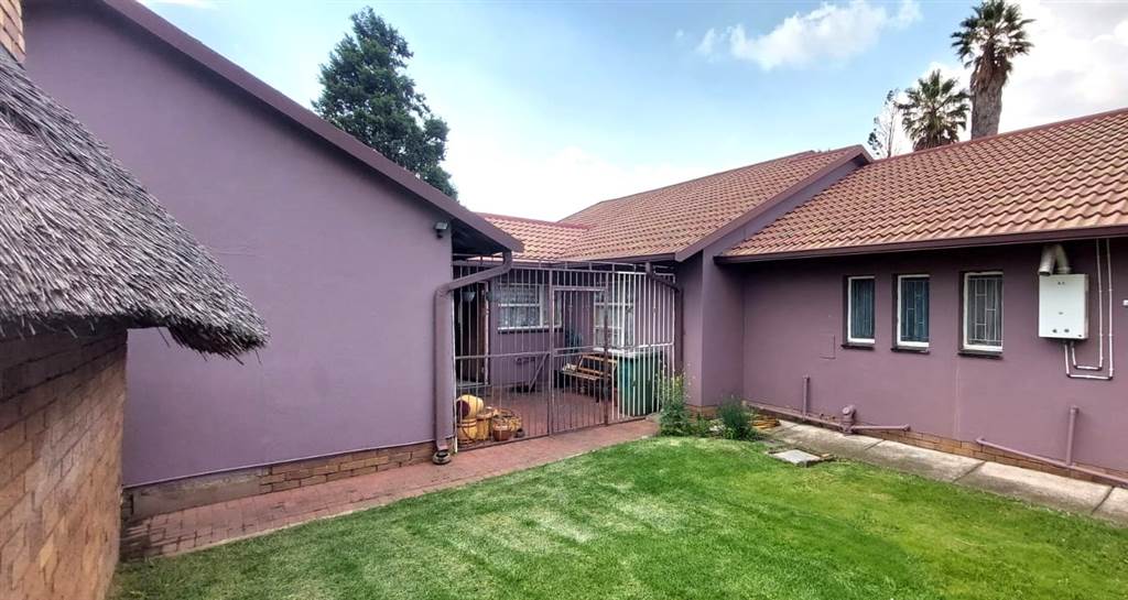 4 Bed House in Secunda photo number 3