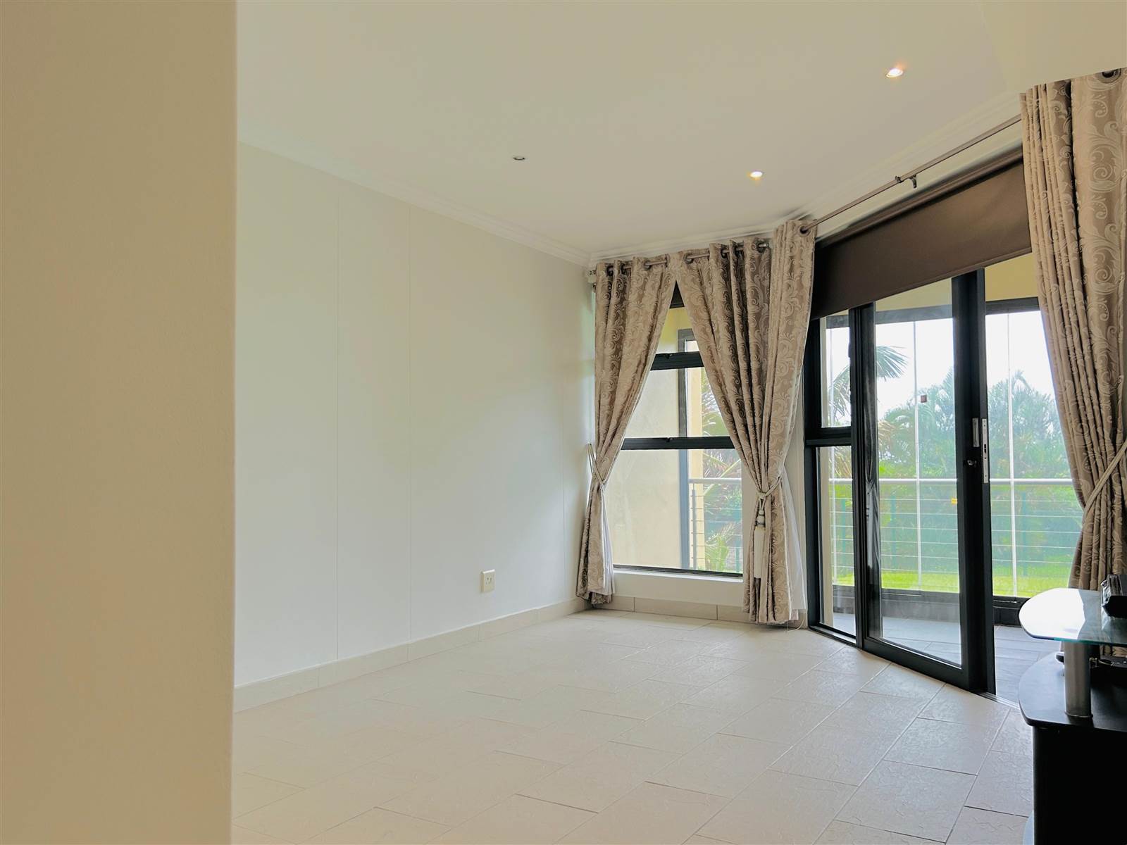 3 Bed Apartment in Athlone Park photo number 19
