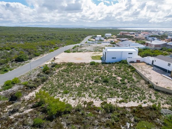 932 m² Land available in Struisbaai