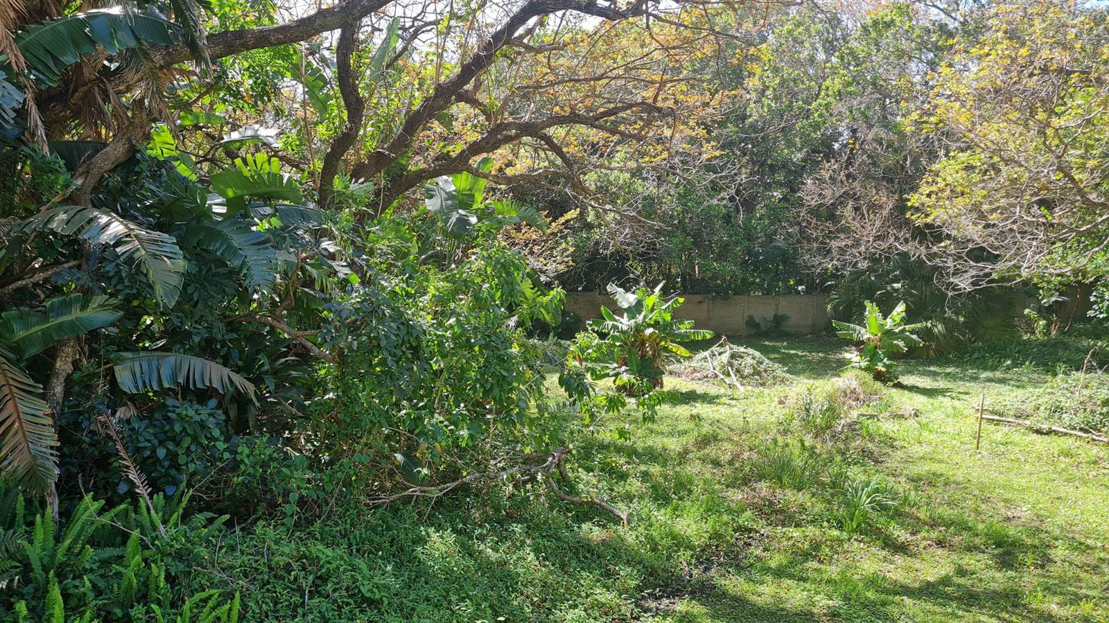 1015 m² Land available in Leisure Bay photo number 3