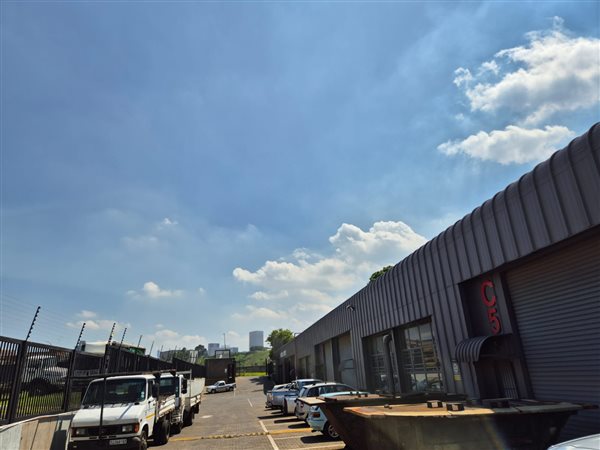 376  m² Industrial space