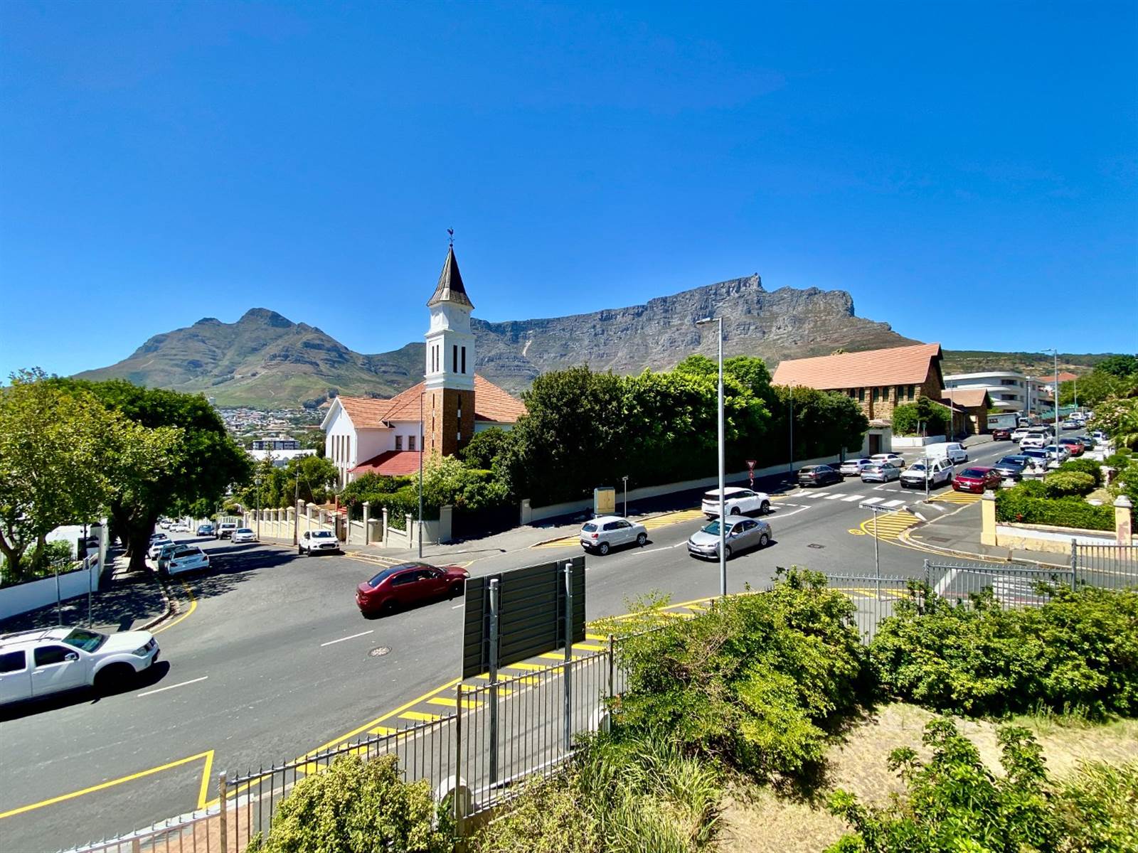 2 Bed Apartment in Tamboerskloof photo number 1