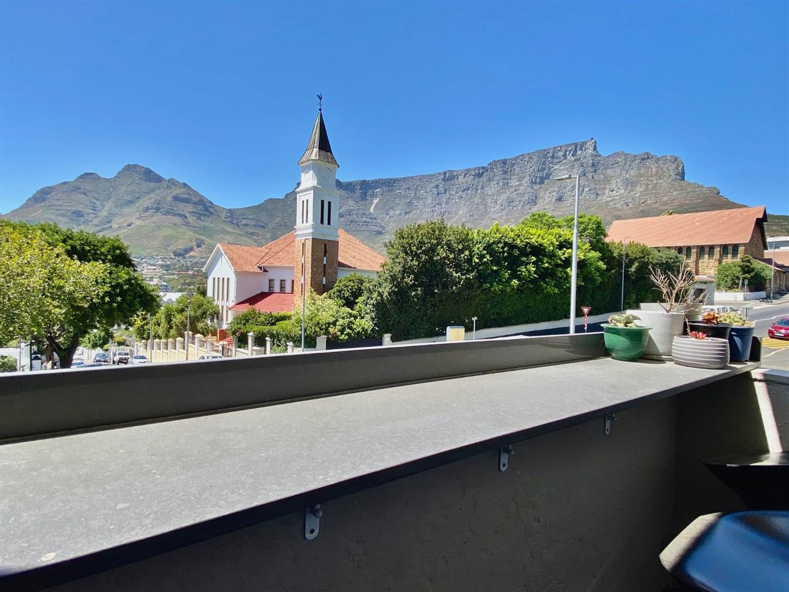 2 Bed Apartment in Tamboerskloof photo number 10