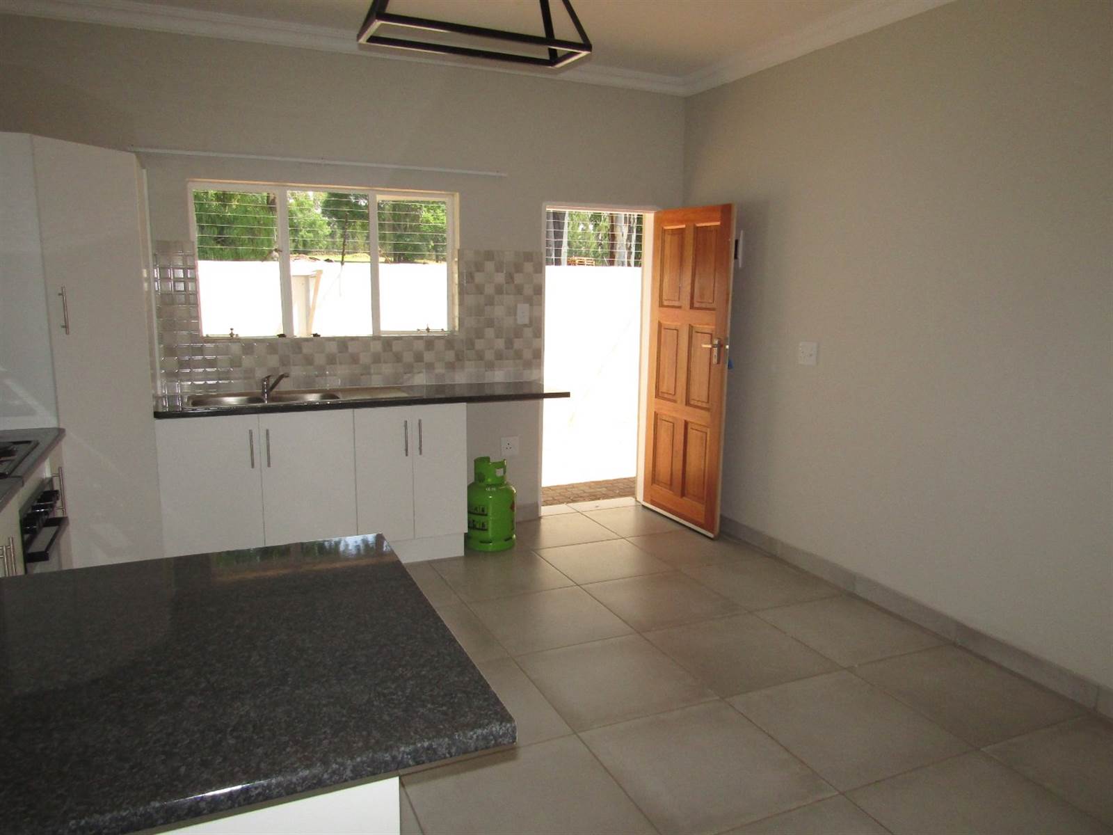 2 Bed Townhouse in Chancliff AH photo number 4