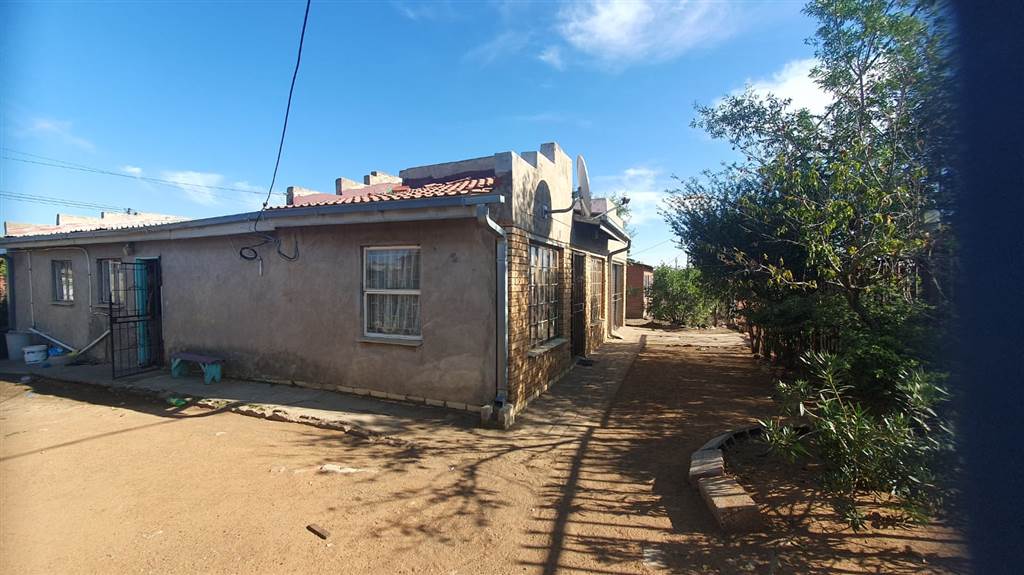3 Bed House in Phahameng photo number 13