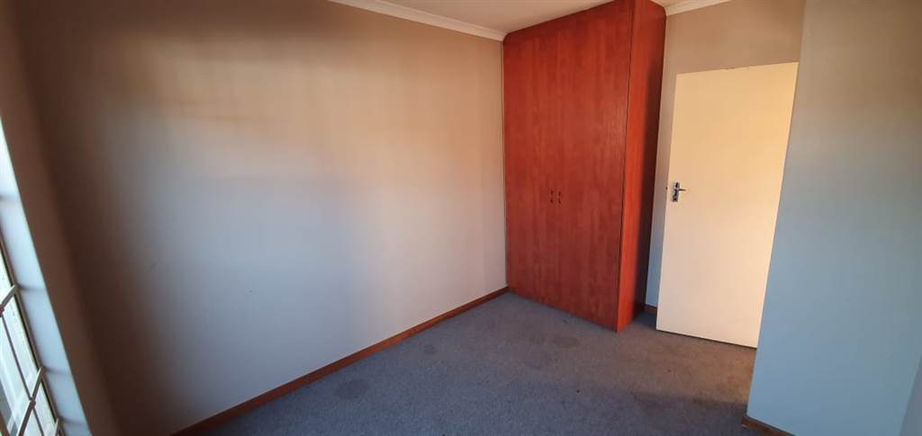2 Bed Townhouse in Bronkhorstspruit photo number 2