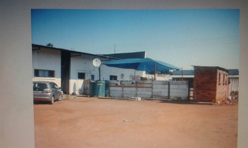 1428  m² Commercial space in Louis Trichardt photo number 2