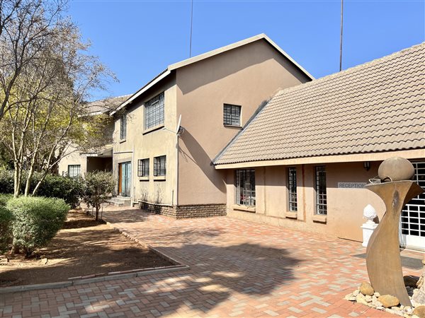 7 Bed House in Clubview