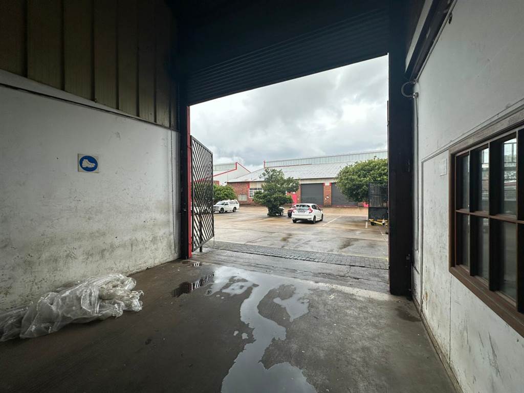 799  m² Industrial space in Robertville photo number 3