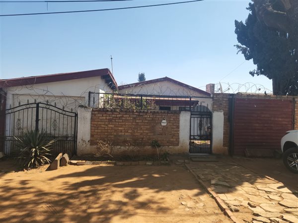 2 Bed House in Mapetla