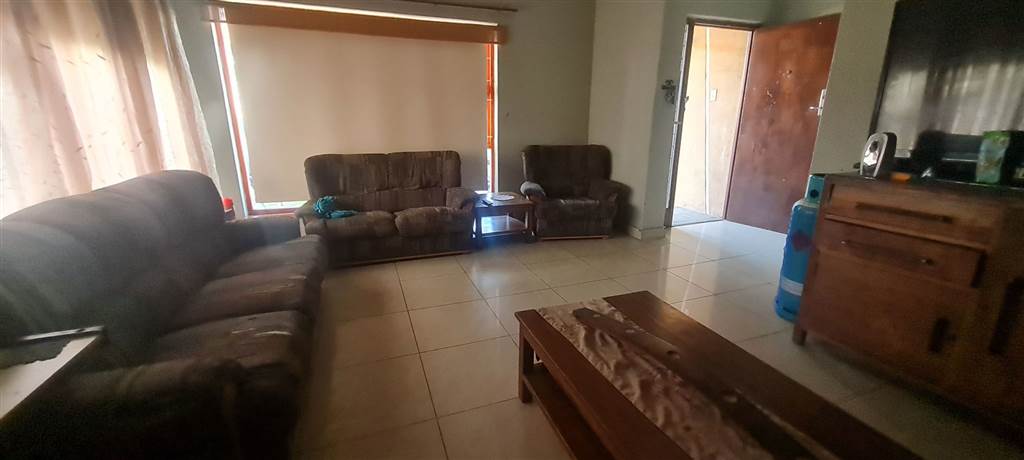 3 Bed House in Kraaifontein Central photo number 6