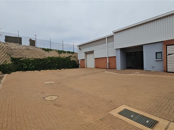 673  m² Industrial space