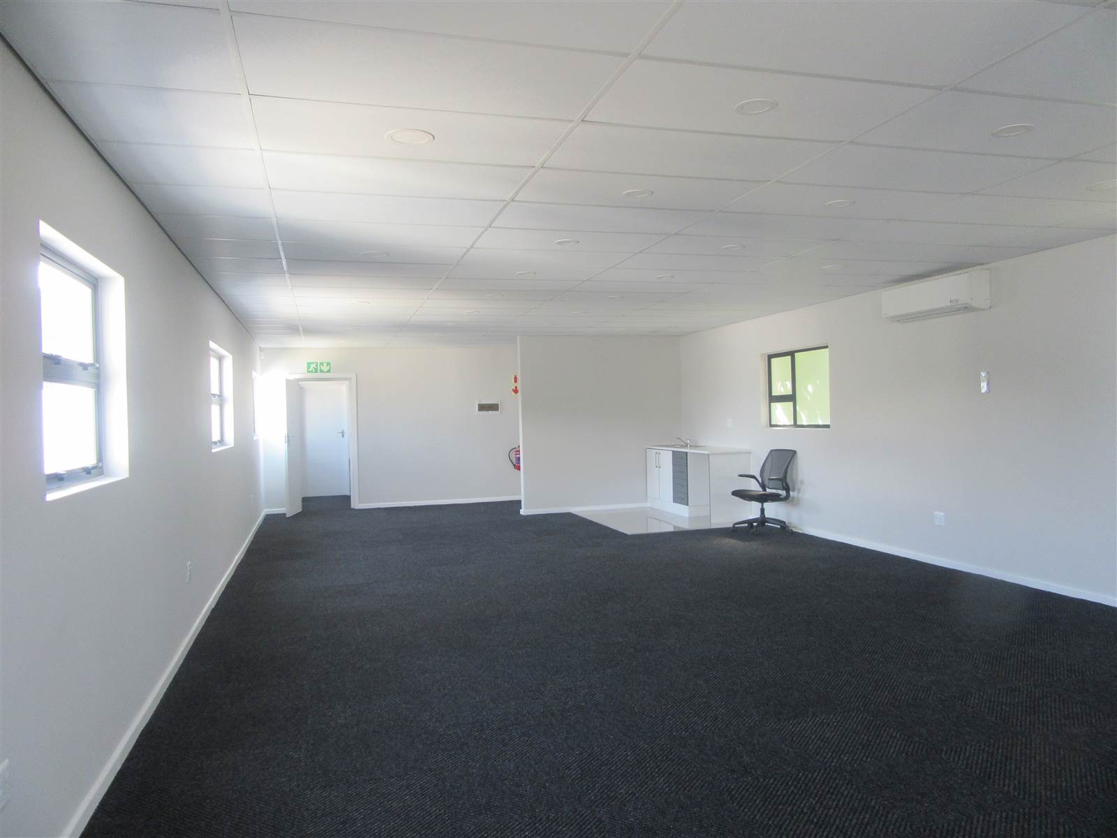 111  m² Commercial space in Newton Park photo number 4