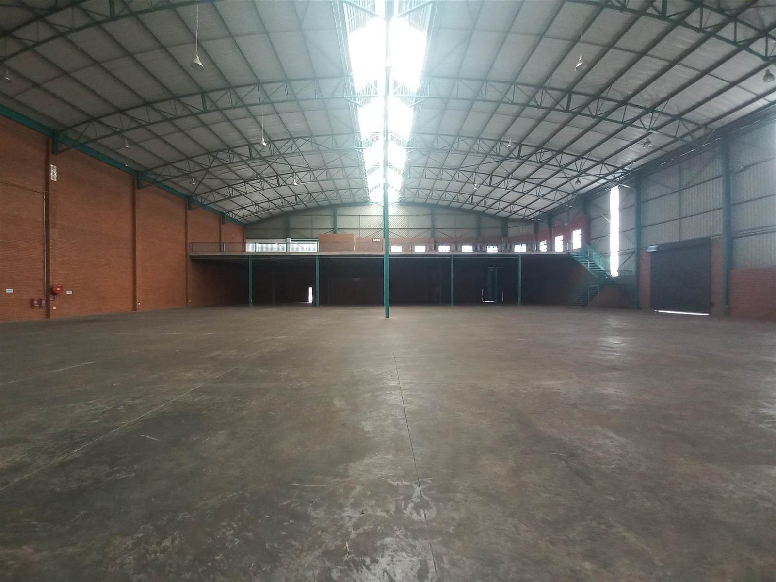 2270  m² Industrial space in Pomona photo number 1