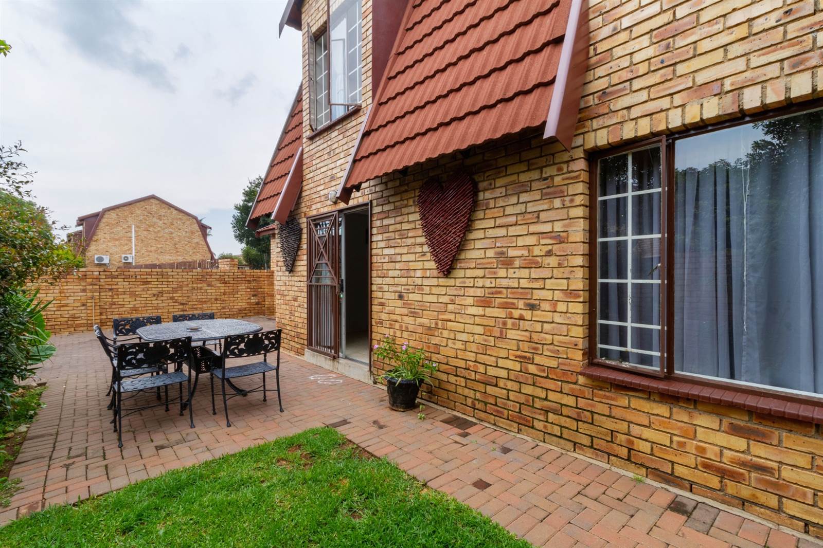 3 Bed Townhouse in Ruimsig photo number 4