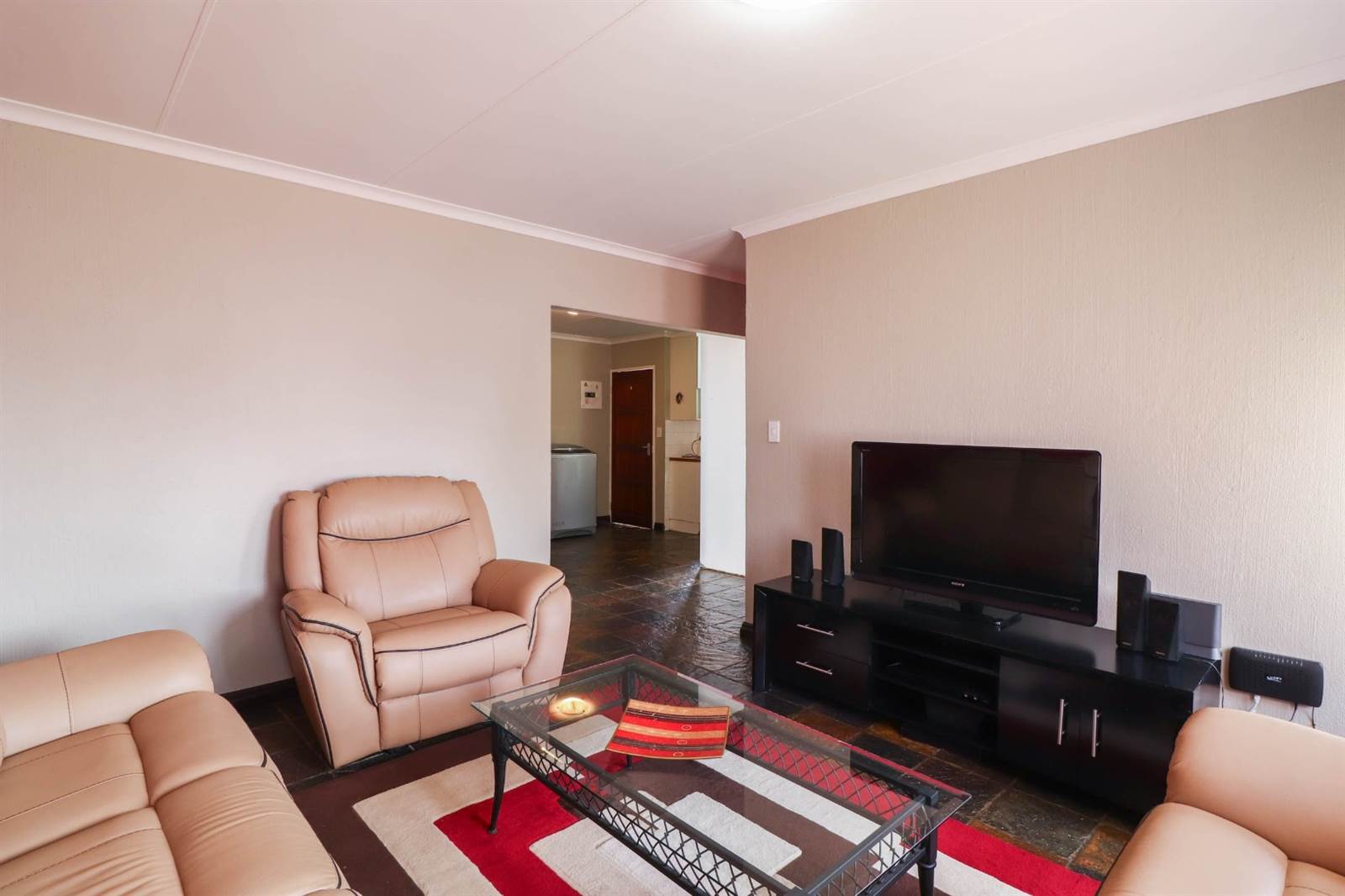 3 Bed Apartment in Radiokop photo number 12