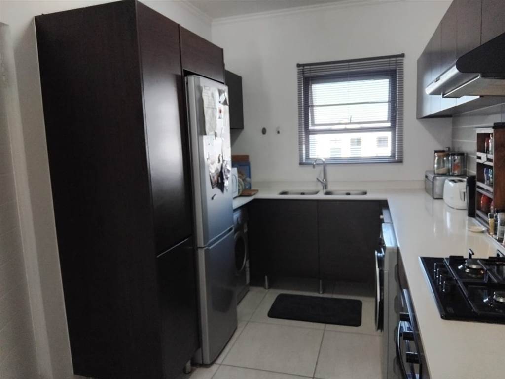 2 Bed Apartment in Edenvale photo number 3