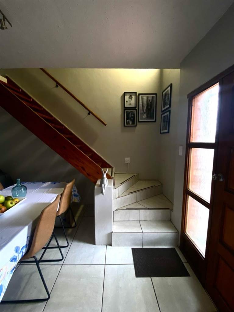 3 Bed Townhouse in Garsfontein photo number 11